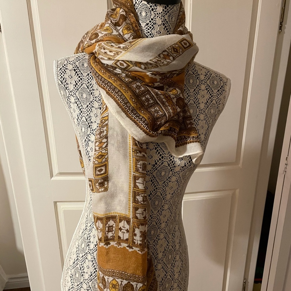 Patterned scarf